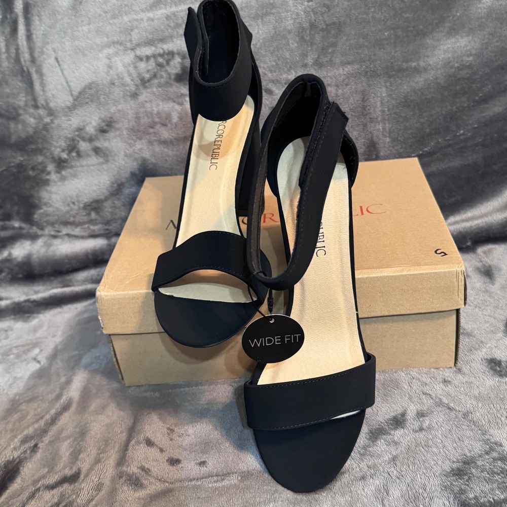 Marco Republic Womens Size 10 Wide Edmonton Chunky Block Heel Ankle Strap Heels - Picture 9 of 11